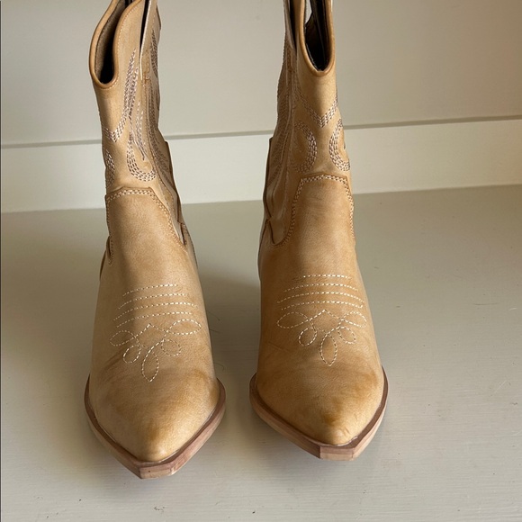 ShuShop Shoes - Women's Tan Western Ankle Boots - Stylish Pointed Toe